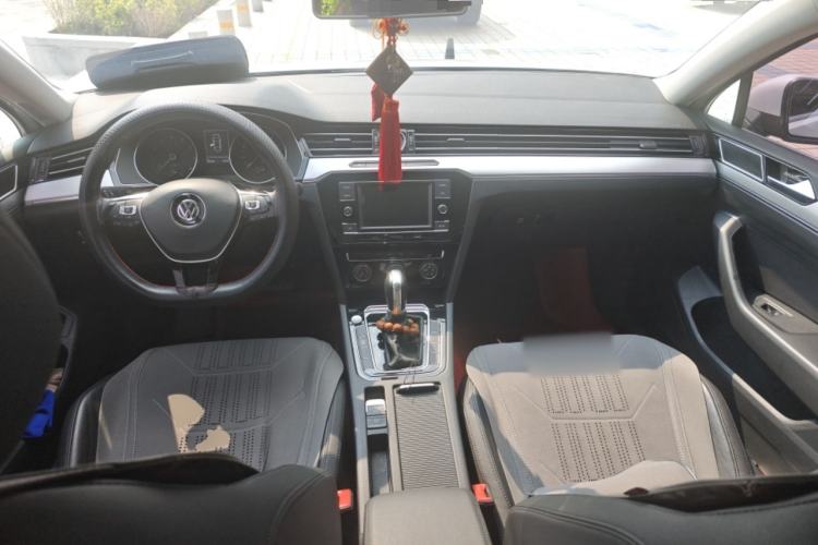 Used Volkswagen Magotan 2018 330TSI DSG Advanced Model Center Console