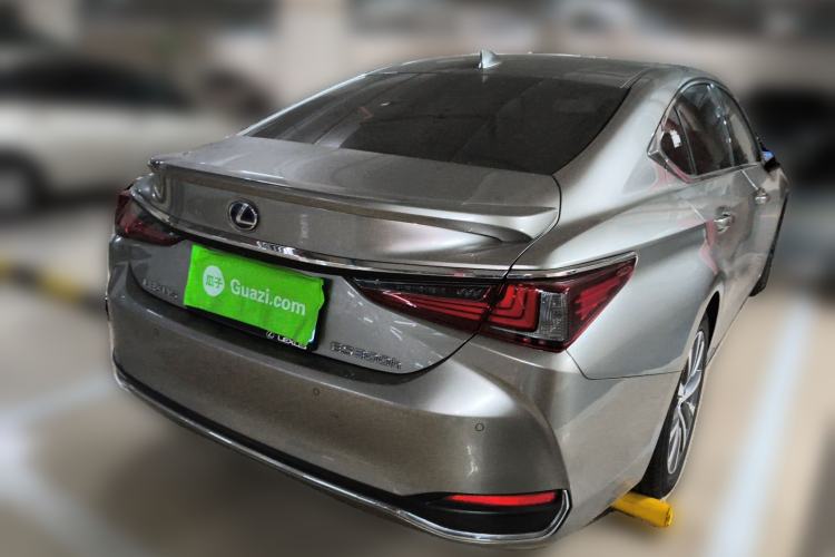 Used Lexus ES 2020 300h Premier Edition
