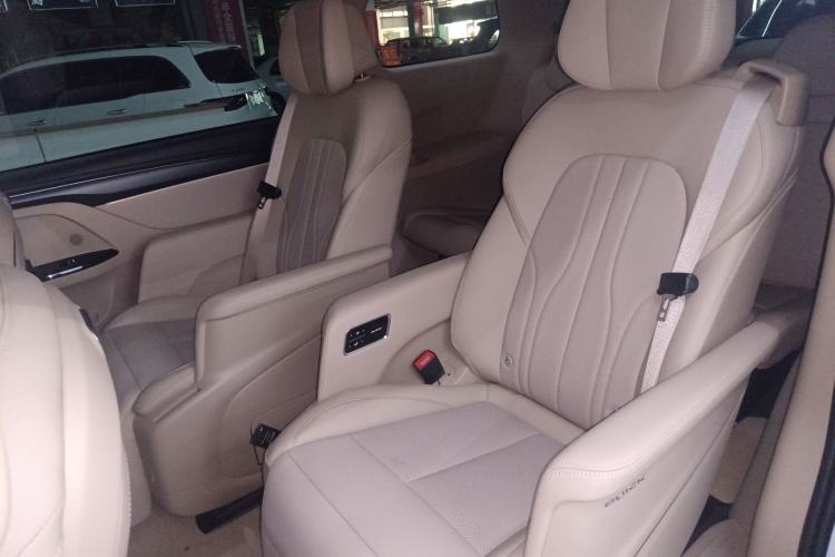 Used Buick GL8 New Energy 2025 Lu Shang Luxury Edition 7-Seater