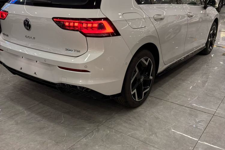 Used Volkswagen Golf 2025 300TSI R-Line
