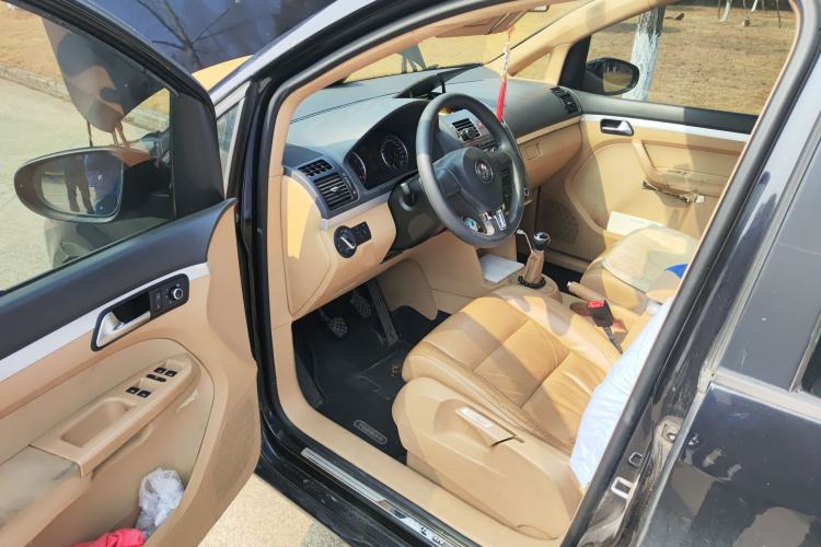 Used Volkswagen Touran 2011 1.4T Manual Zhiya Edition 5 Seats
