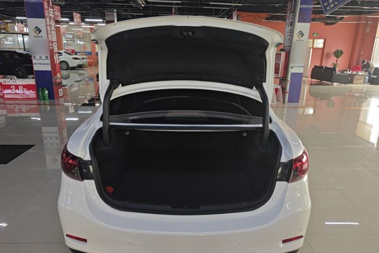 Used Mazda Atenza 2017 2.0L Blue Sky Luxury Edition