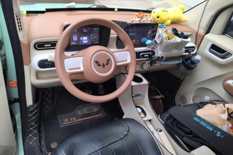 Used Wuling Hongguang MINIEV 2024 3rd Generation 215km Advanced Version
