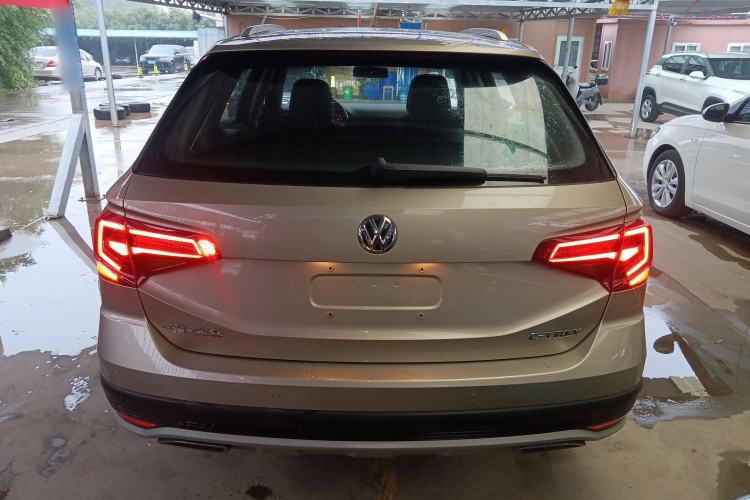 Used Volkswagen C-TREK 2018 1.5L Automatic Fashion Model