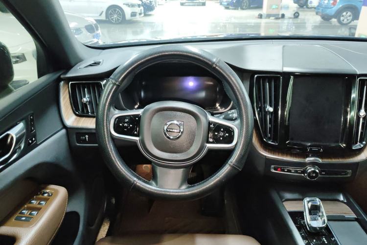 Used Volvo XC60 2022 B5 4x4 Smart Luxury Edition
