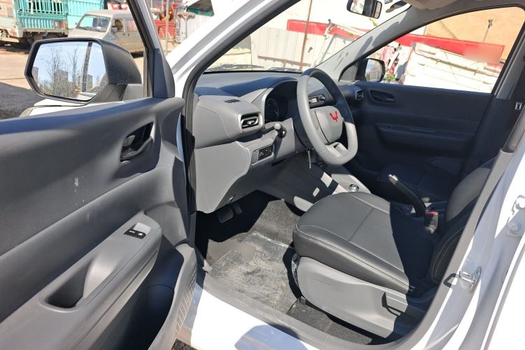 Used Wuling Hongguang New Energy 2025 Extended-Range Hybrid 50 km Utility Version Driver Seat