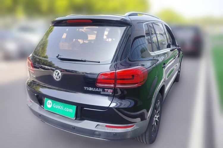 Used Volkswagen Tiguan 2015 2.0 TSI Automatic All-Wheel Drive Luxury Edition Rear Right 45 Deg