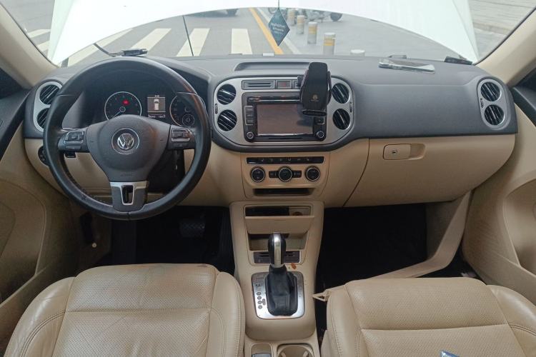 Used Volkswagen Tiguan 2013 1.8 TSI Automatic All-Wheel Drive Luxury Model Center Console