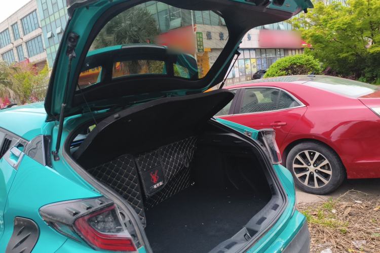 Used Toyota C-HR 2018 2.0L Luxury Sunroof Version China VI Standard