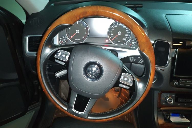 Used Volkswagen Touareg 2011 3.0 TSI High-End Version