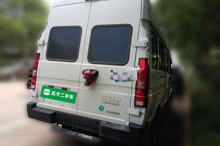 Used Iveco Daily 2023 2.5T A37M1 Long Wheelbase Mid-Roof Dual-Tire Side-Sliding Doors 5-9 Seats
