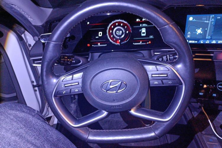 Used Hyundai Elantra 2021 1.5L CVT LUX Prestige Edition
