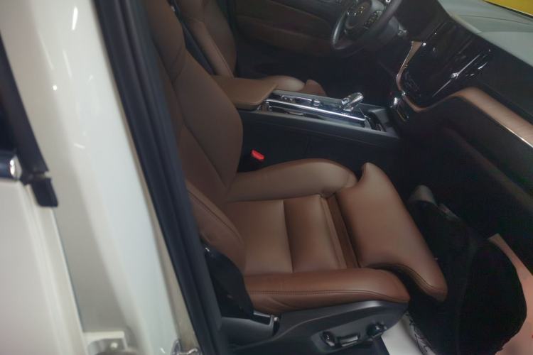 Used Volvo XC60 2022 B5 4x4 Smart Luxury Edition