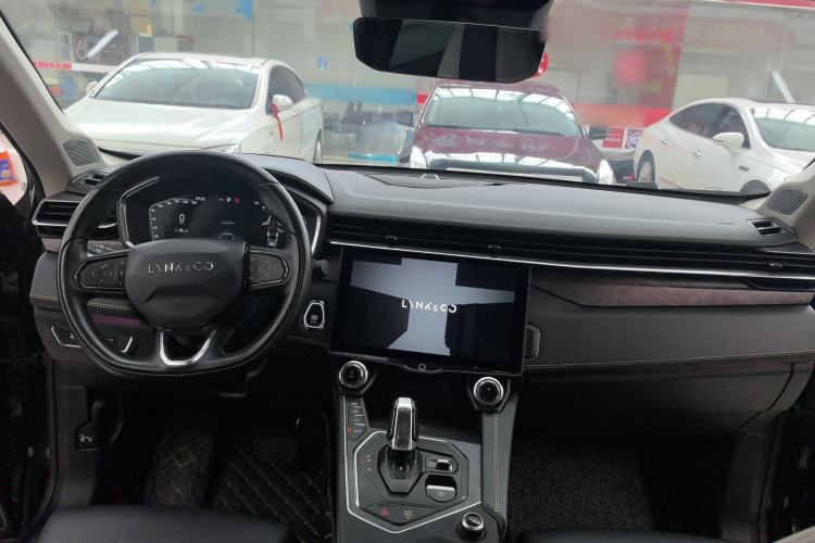 Used Lynk & Co 05 2020 2.0TD Two-Wheel Drive Shine Halo Interior 6