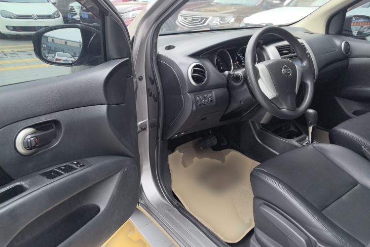 Used Nissan Livina 2013 1.6XL CVT Luxury Edition Driver Seat