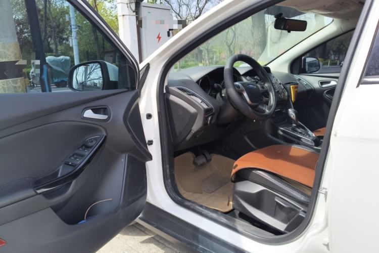 Used Ford Focus 2012 Hatchback 1.6L Automatic Fashion Edition Driver Seat