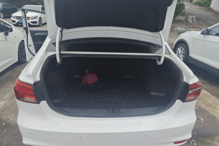 Used Roewe i6 2020 PLUS 1.6L CVT 4G Connected Glory Flagship Edition Trunk