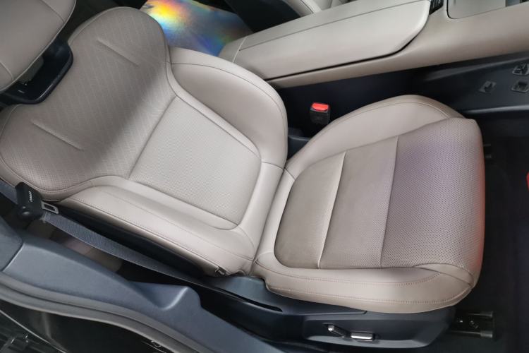 Used Lynk & Co Z10 2025 95 kWh 806 km Range Rear-Wheel Drive Advanced Driver-Assistance System Max