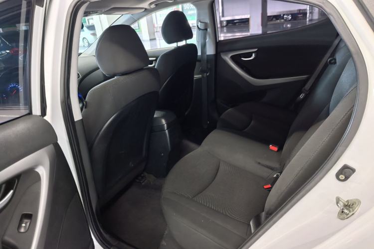 Used Hyundai Elantra (5th Generation / Langdong) 2016 1.6L Automatic Prestige Model Interior 2