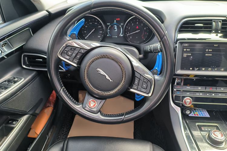 Used Jaguar XEL 2019 2.0T 200 PS Elite Edition Steering Wheel