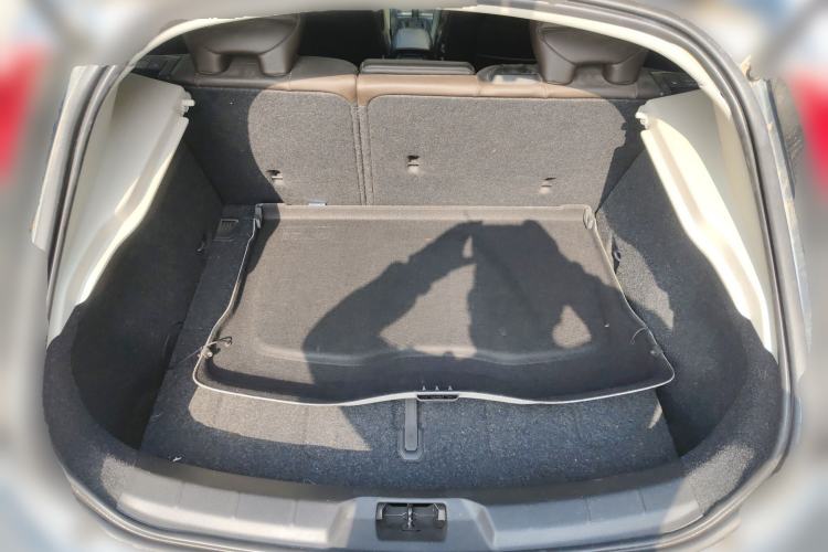 Used Volvo V40 2013 2.0T Zhiyi Edition Trunk