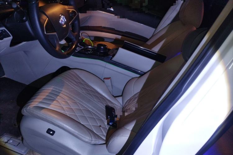 Used Buick GL8 2023 Land Executive Class Comfort Model