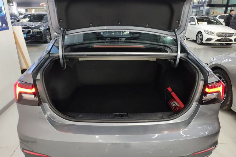 Used Roewe i6 MAX 2020 300TGI Automatic Cool & Stylish Skyroof Edition
