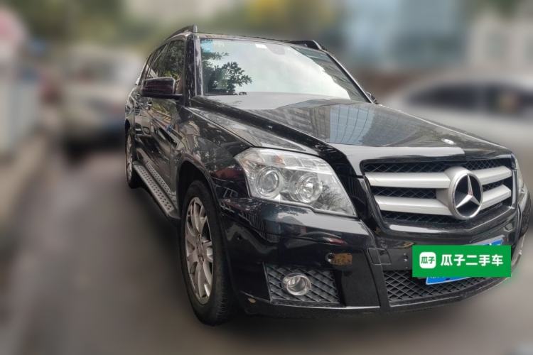 Used Mercedes-Benz GLK-Class 2011 GLK 300 4MATIC Luxury Model Front Right 45 Deg