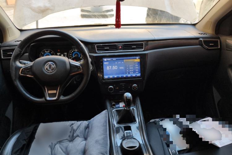 Used Dongfeng Fengon 580 2016 1.5T Manual Luxury Edition Center Console