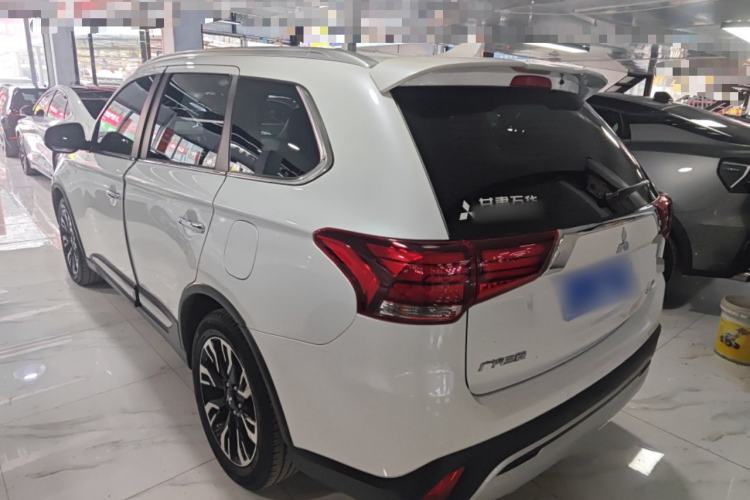 Used Mitsubishi Outlander 2020 2.4L 4x4 Zhi Xiang Edition 7-Seater Exterior 2