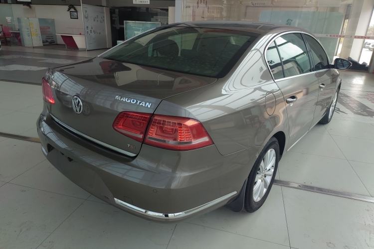 Used Volkswagen Magotan 2013 1.8TSI Luxury Model Rear Right 45 Deg