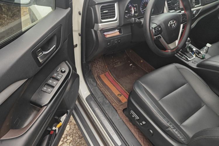 Used Toyota Highlander 2018 2.0T Four-Wheel Drive Luxury Edition 7 Seats China V Emission Standard