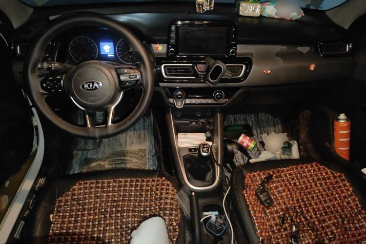 Used Kia Forte 2018 1.6L Manual Value Edition with Sunroof Center Console