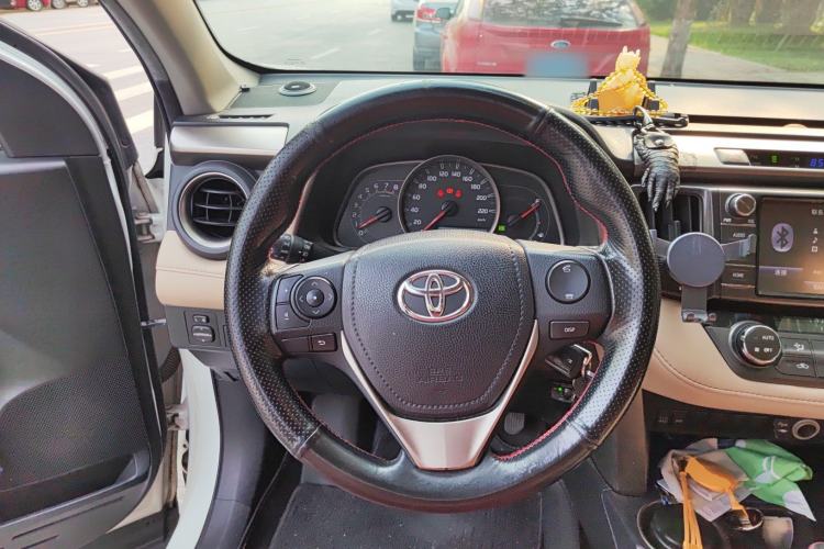 Used Toyota RAV4 2015 2.0L CVT Two-Wheel Drive Fashion Edition Steering Wheel