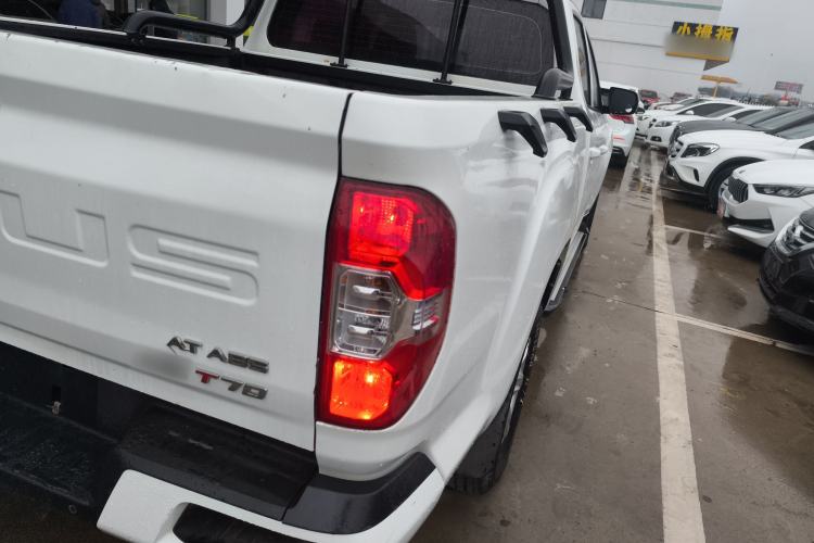 Used SAIC MAXUS T70 2019 2.0T Diesel Automatic Two-Wheel Drive Comfort Edition with Long Bed and High Ground Clearance