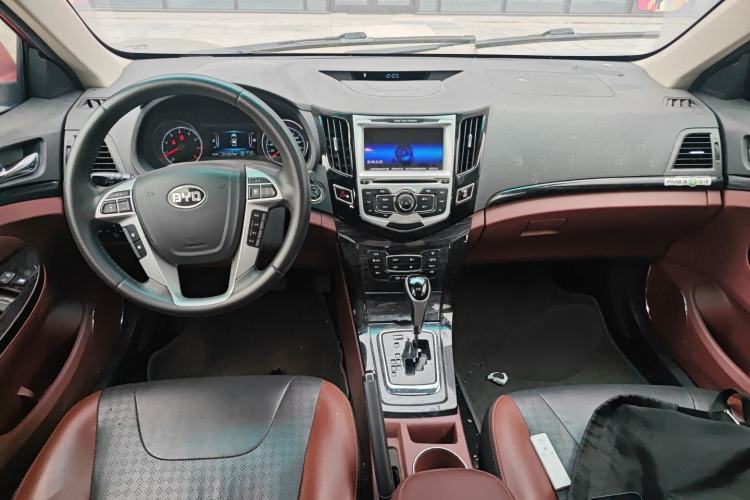 Used BYD Surui 2015 1.5L Automatic Luxury Model Center Console