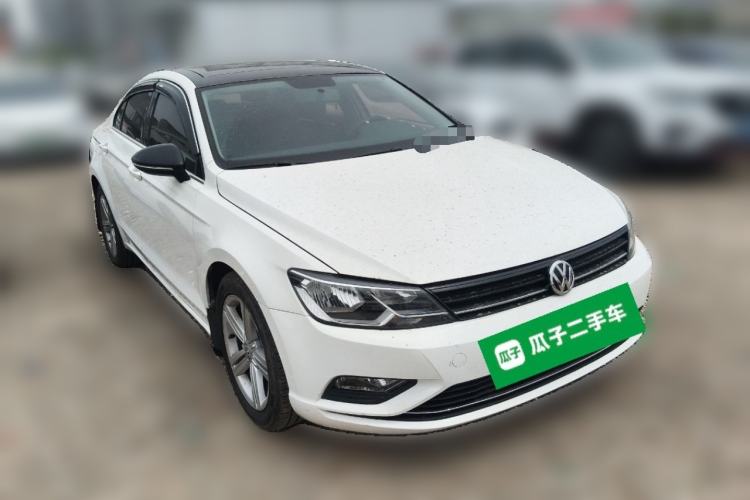 Used Volkswagen Lamando 2017 280TSI DSG Comfort Edition Front Right 45 Deg