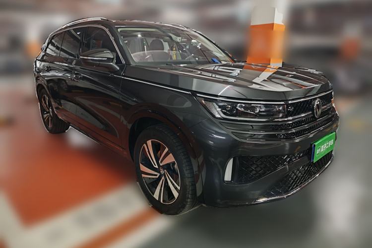 Used Volkswagen Tavendor 2024 380TSI All-Wheel-Drive R-Line Cruise Premium Edition Front Right 45 Deg