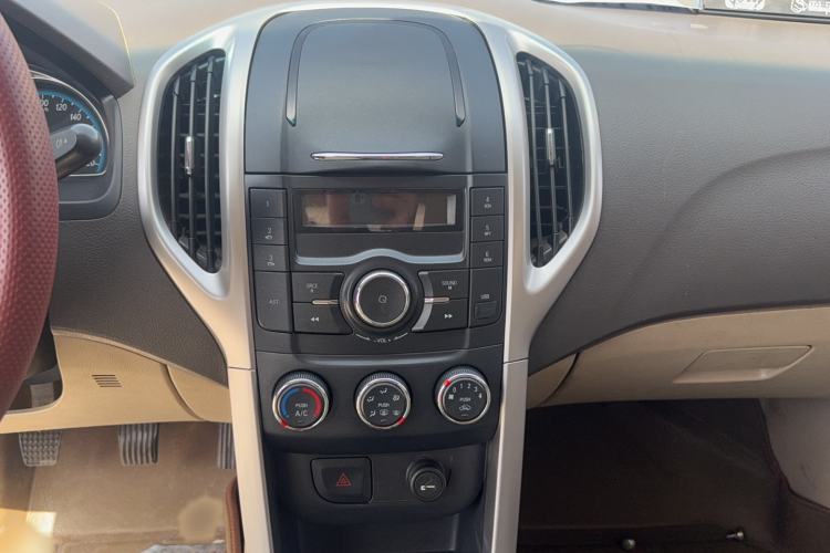 Used Baojun 630 2014 1.5L manual standard version