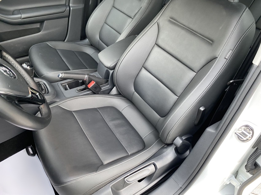 Vordere Reihe im Auto