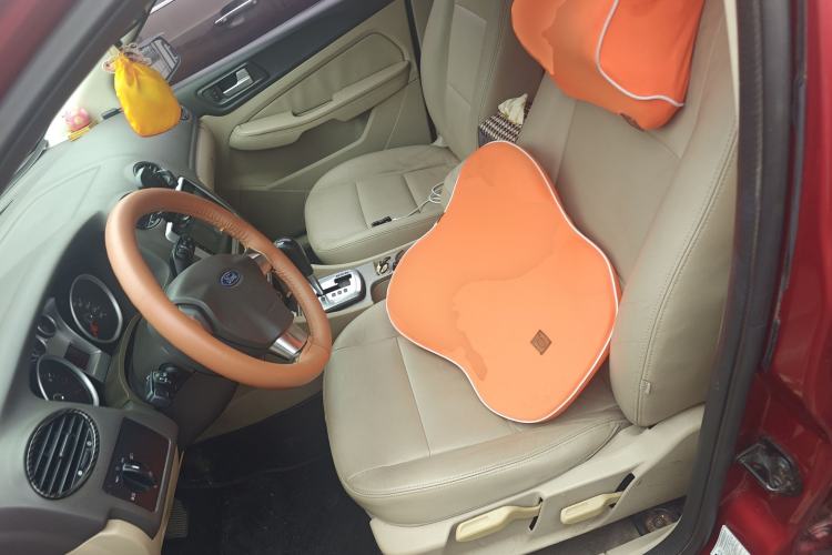 Used Ford Focus 2013 Hatchback Classic 1.8L Automatic Fashion Edition
