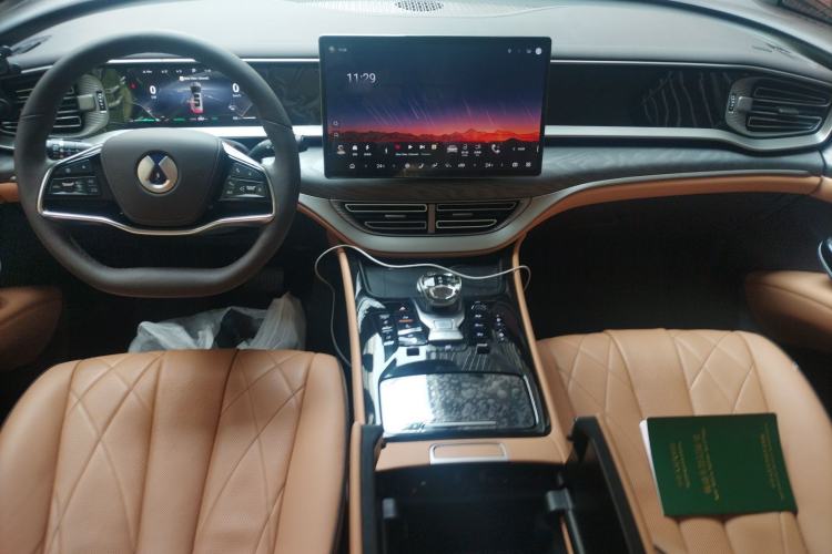 Used Denza D9 2024 DM-i 980 Four-Wheel Drive Prestige Model Center Console