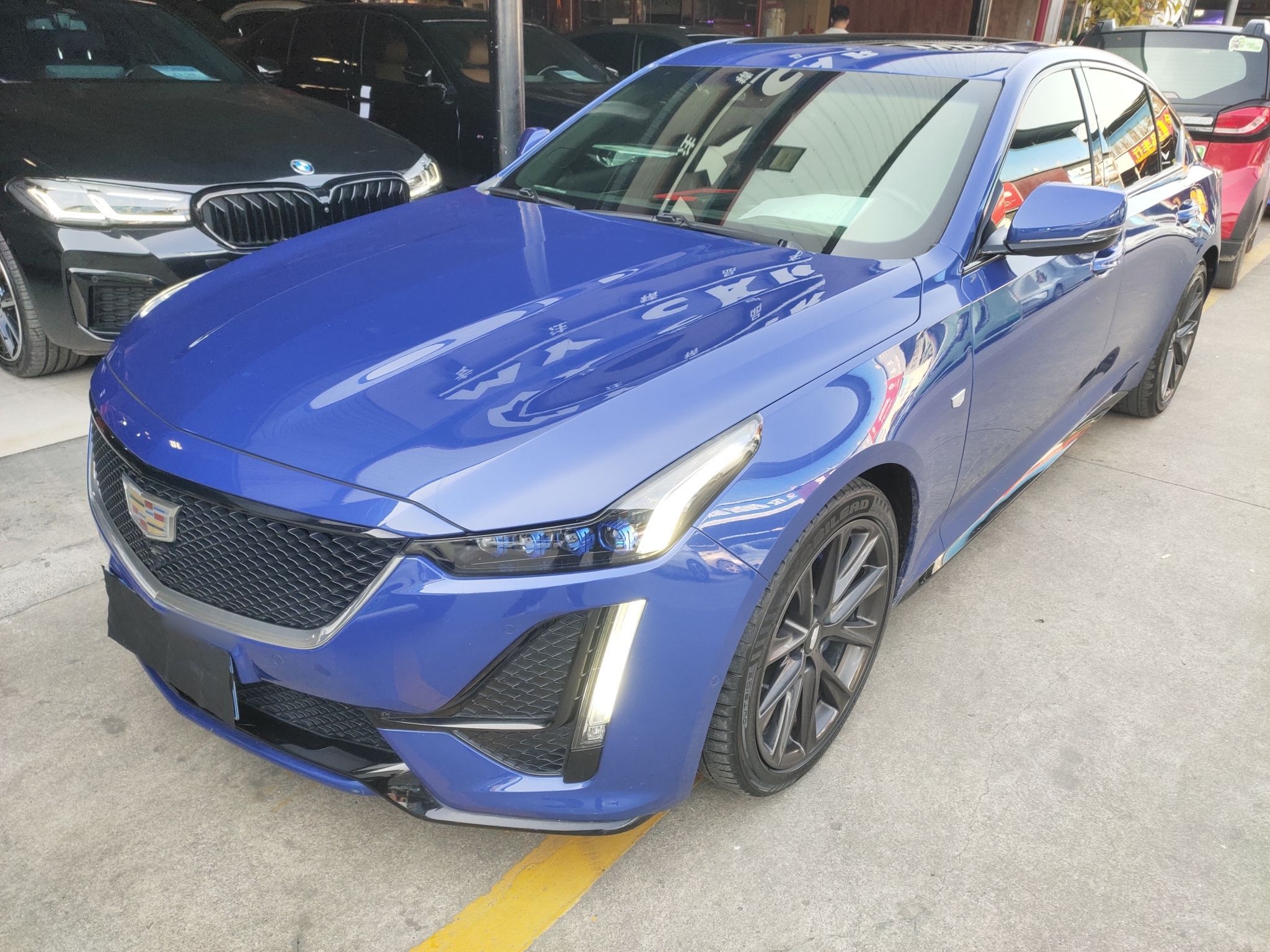 Под передней частью автомобиля