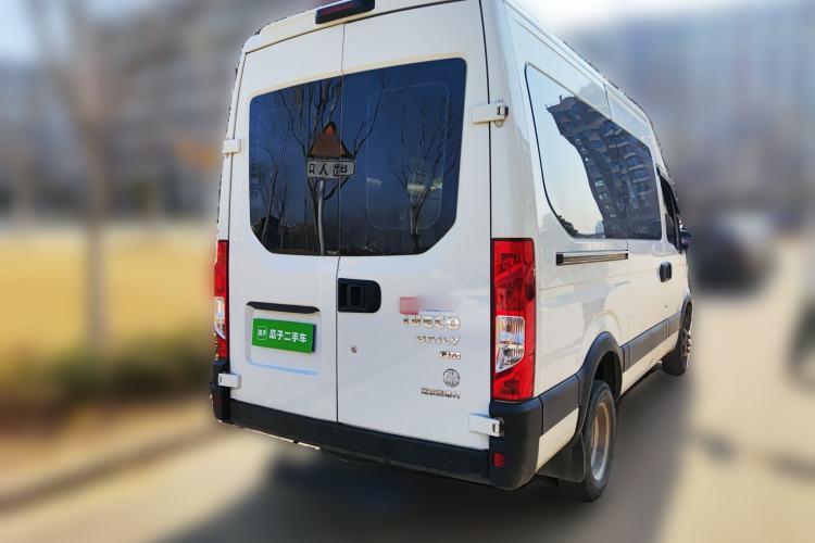 Used Iveco Eurocargo 2021 2.0T Manual Super Rui Long Wheelbase Short Overhang High Roof Side-Sliding Door F1A