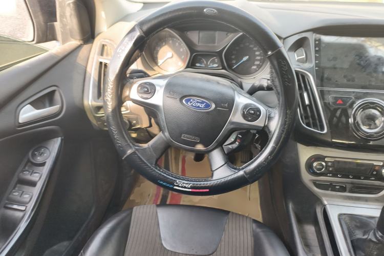 Used Ford Focus 2012 Sedan 1.6L Manual Fashion Edition
