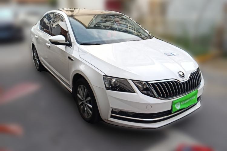 Used Skoda Octavia 2020 TSI230 DSG SmartDrive Luxury Edition Front Right 45 Deg