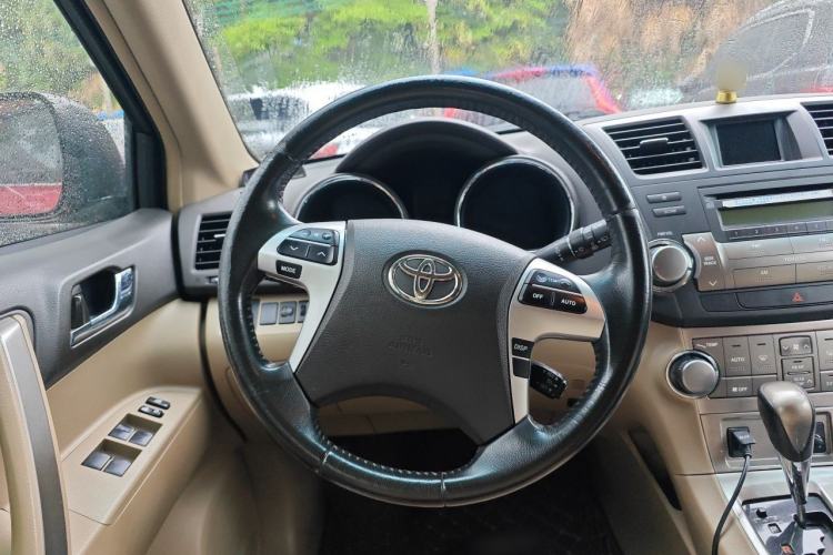 Used Toyota Highlander 2012 2.7L Two-Wheel Drive 7-Seater Luxury Edition
