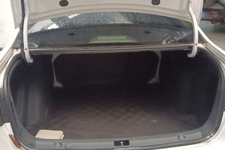 Used Volkswagen Lavida 2013 Revised Classic 1.6L Manual Fashion Edition Trunk