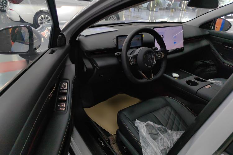 Used Baojun Enjoy 2025 Plug-in Hybrid 140km Luxury Edition
