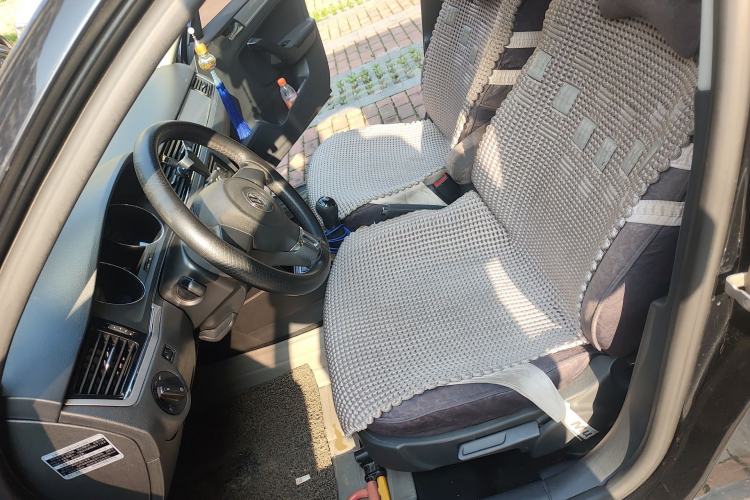 Used Volkswagen Bora 2014 1.6L Manual Fashion Edition Left Front Seat